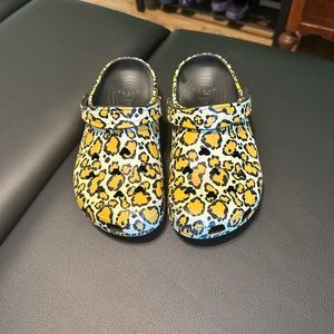 Crocs W7 Leopard Disney Crocs/ Animal Kingdom/ Mickey